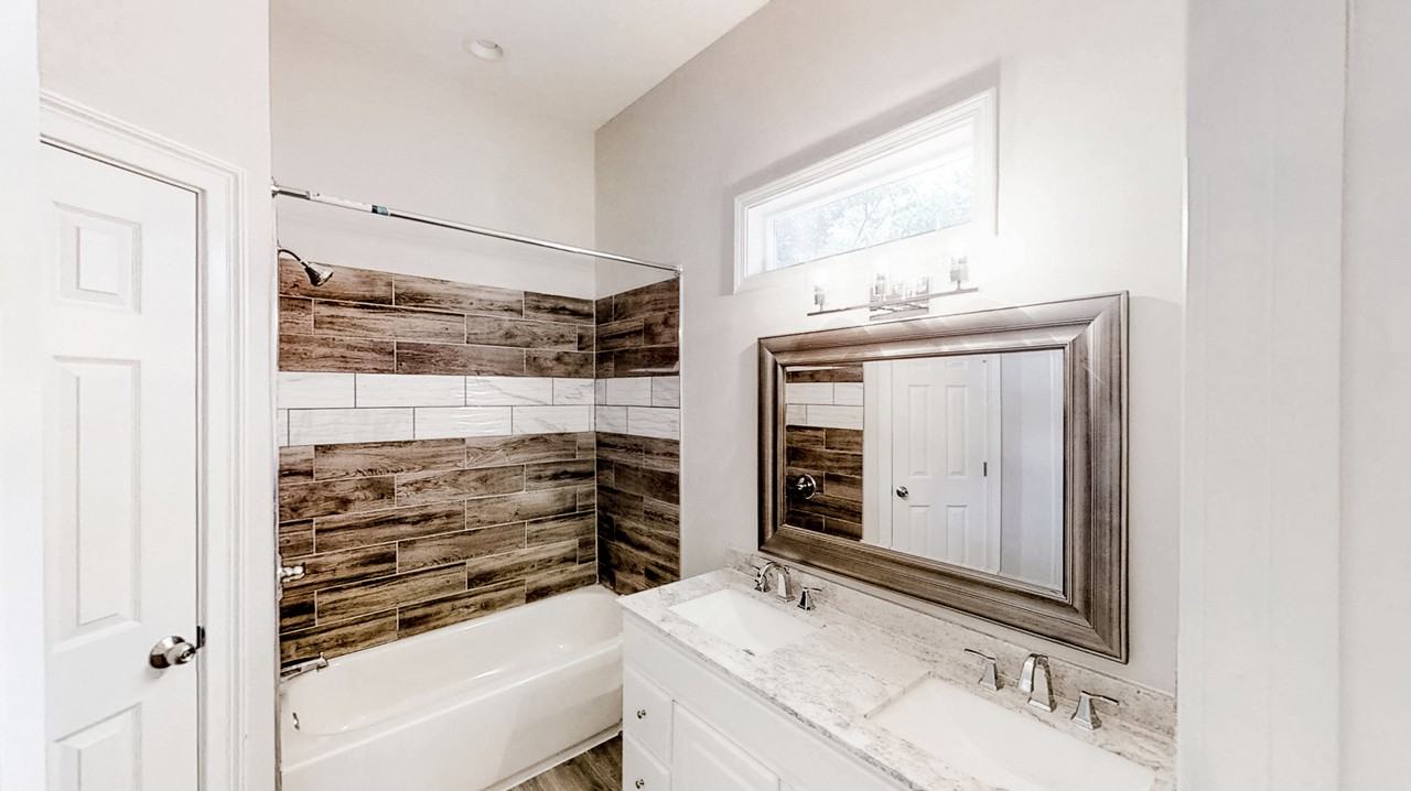 Moreland Ave Se - Photo 3 of 10