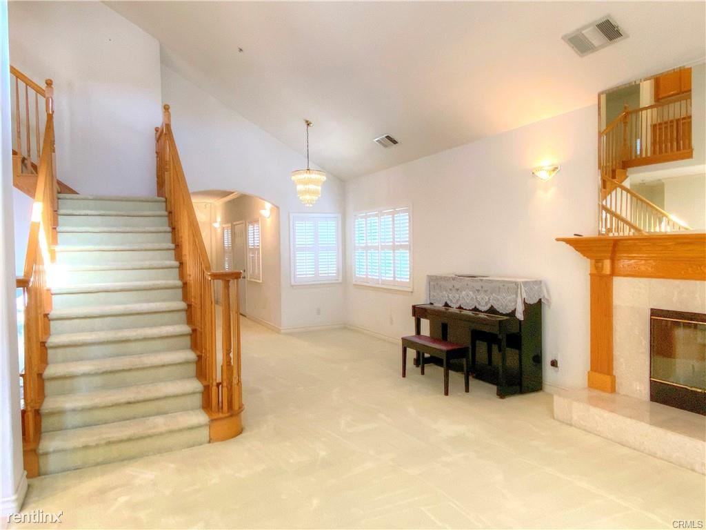 111 Hovey Ave - Photo 2 of 8