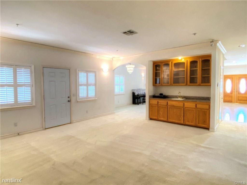 111 Hovey Ave - Photo 3 of 8