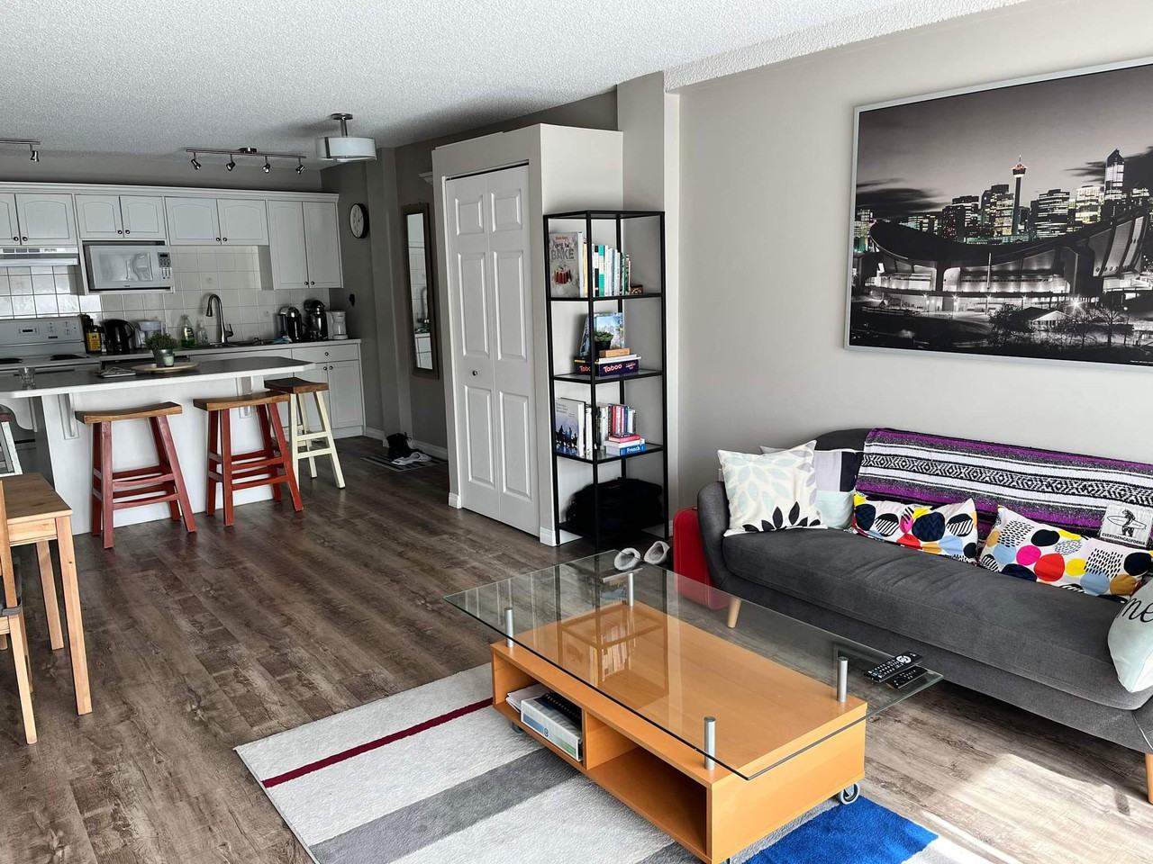 126 24 Avenue Southwest #201 - Photo 3 of 9