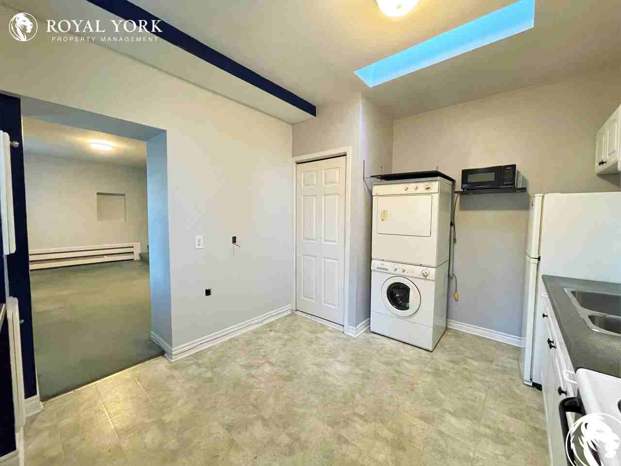 320 King St E #4 - Photo 2 of 25