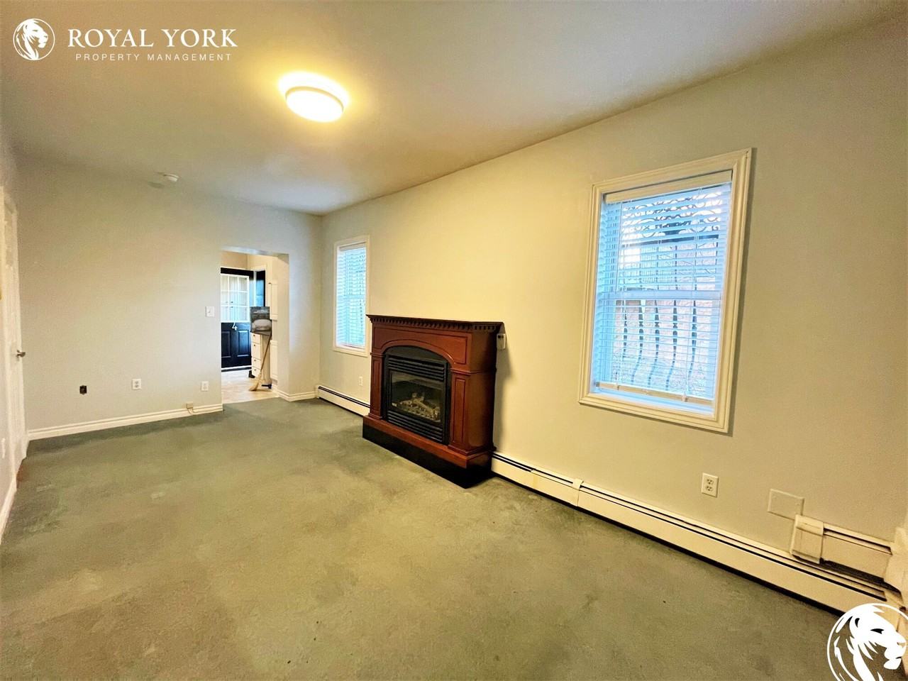 320 King St E #4 - Photo 3 of 25