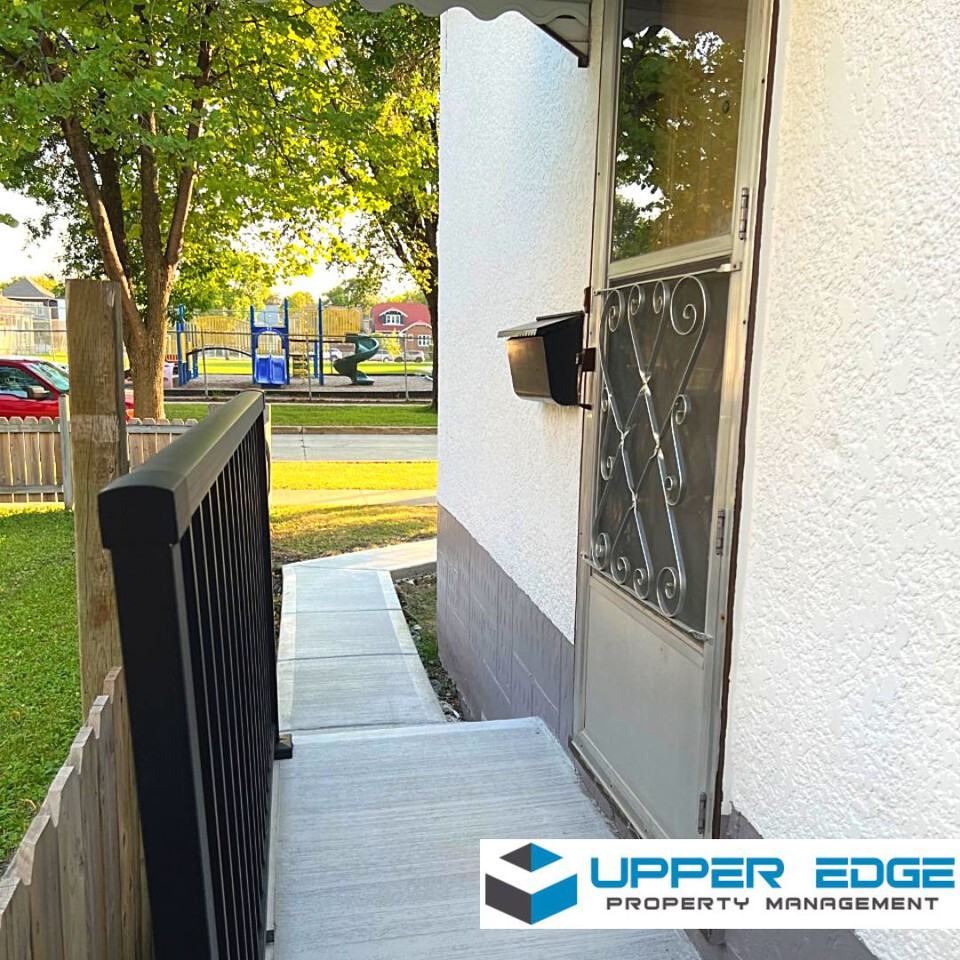 697 St John'S Ave - Photo 3 of 18