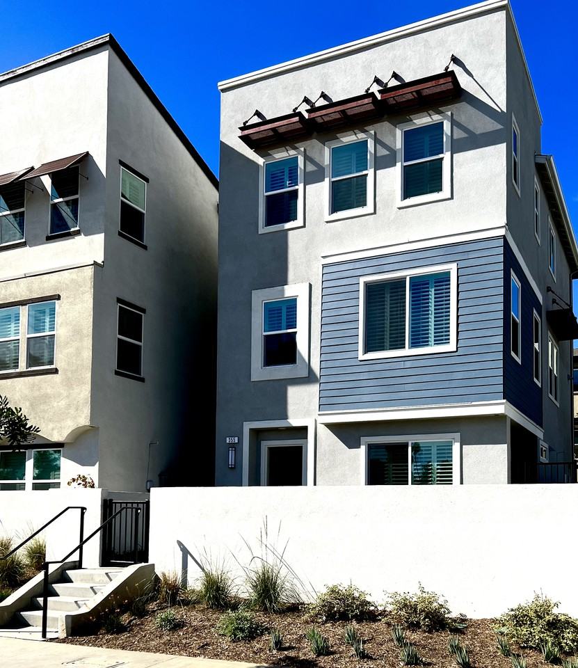 355 N Prairie Ave - Photo 2 of 49