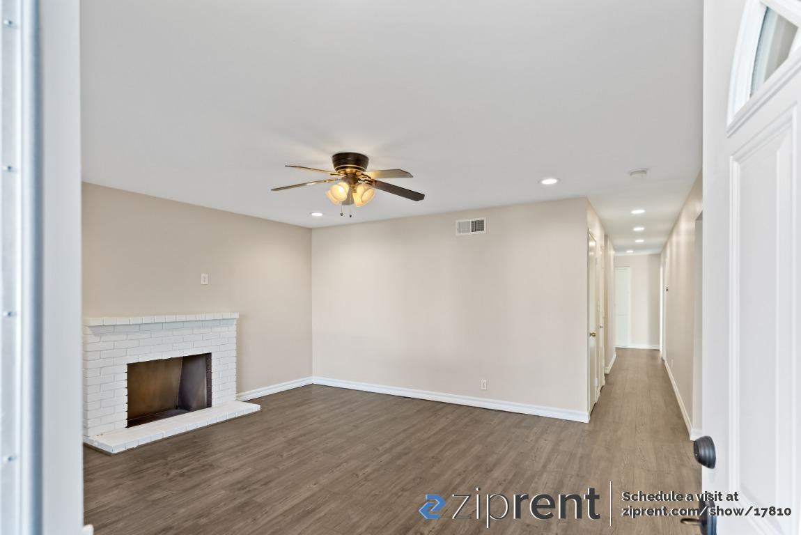 1365 Tourney Dr - Photo 3 of 20