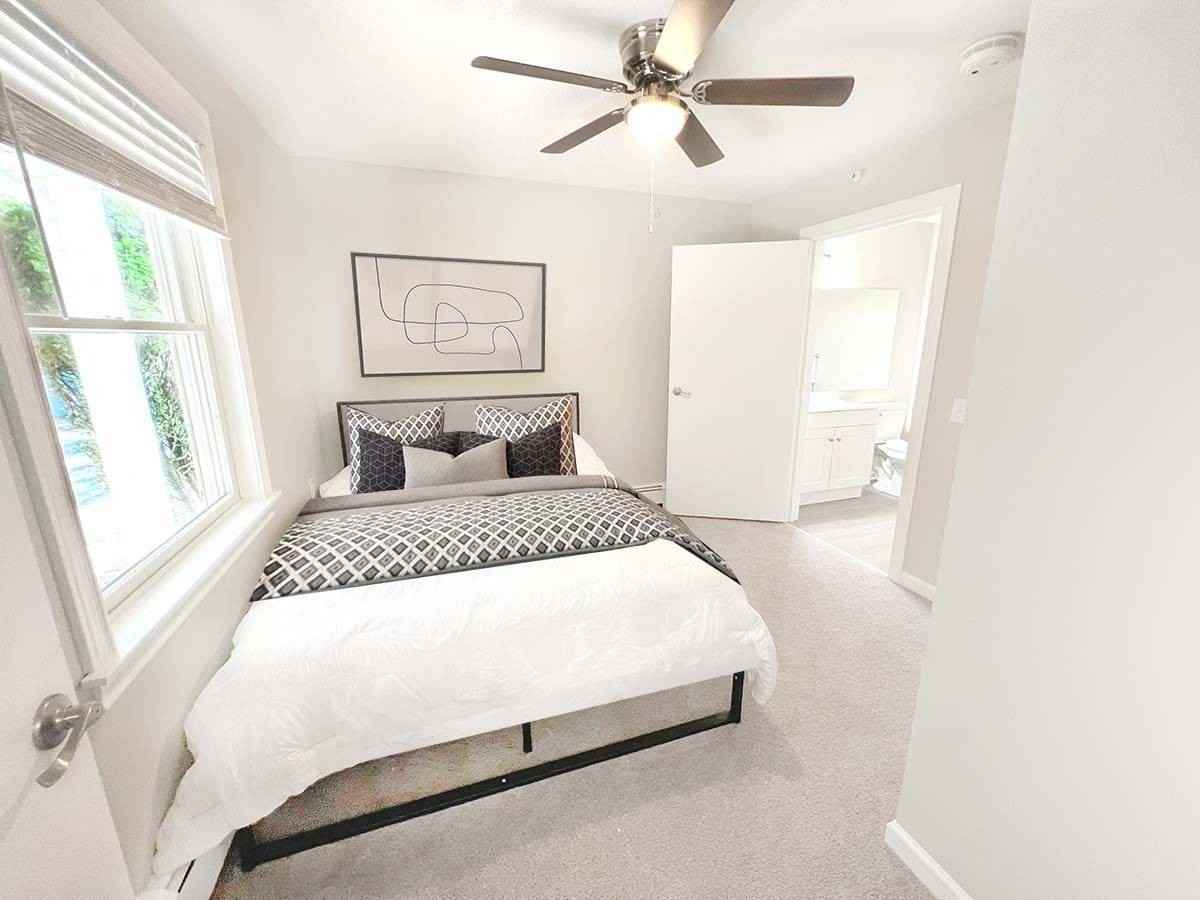 2100 Springport Apartments - Photo 6 of 30