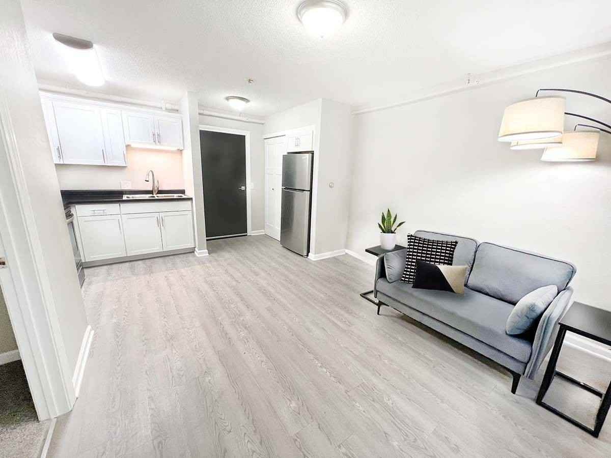 2100 Springport Apartments - Photo 7 of 30