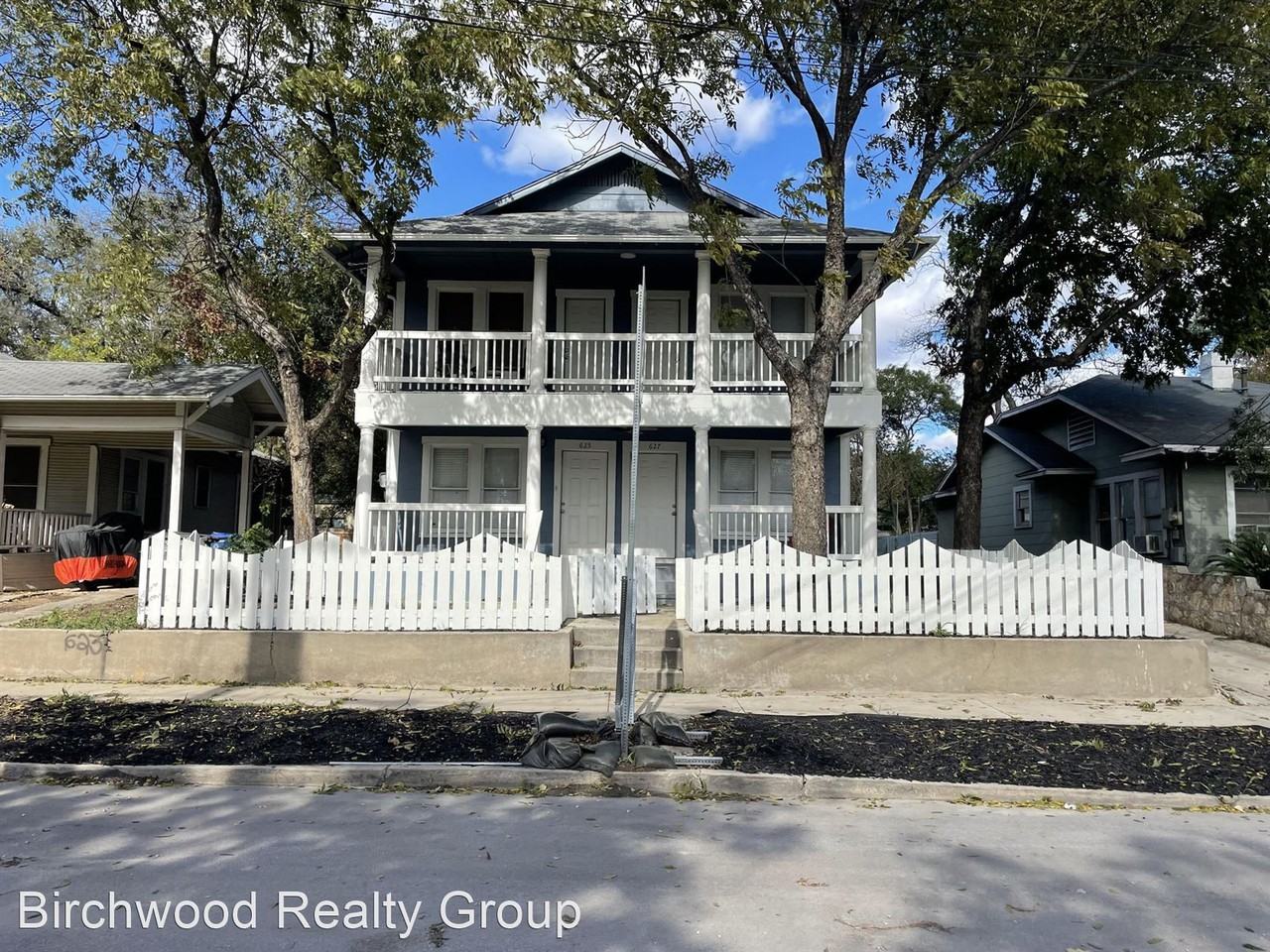 Woodlawn Flats - A Boutique Comfort and Cozy Complex in St. Mary's Strip - Photo 2 of 50