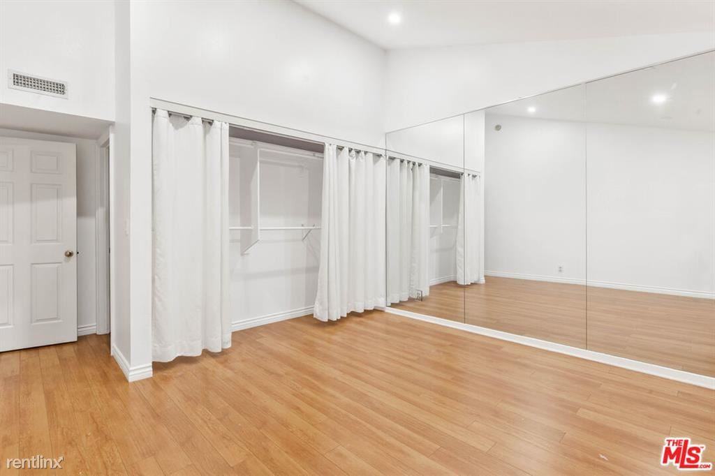 5340 Wilkinson Ave #6 - Photo 3 of 11