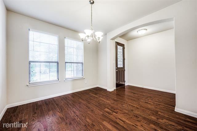 800 Hardwood Dr - Photo 2 of 12