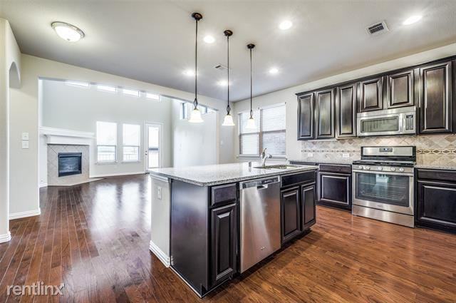 800 Hardwood Dr - Photo 3 of 12