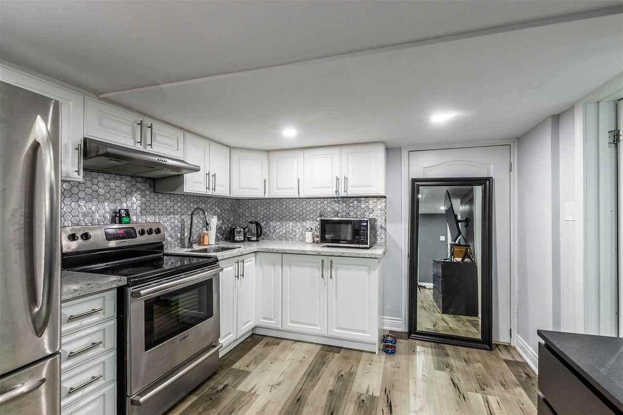 511 Queensdale Avenue East - Photo 3 of 7