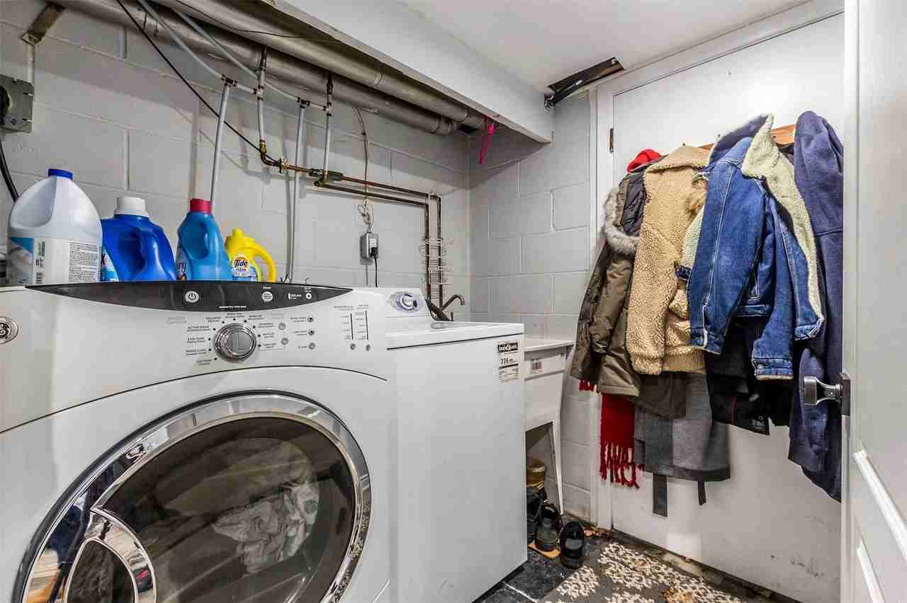 511 Queensdale Avenue East - Photo 6 of 7