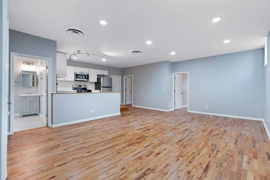 2900 North Damen Avenue #1F - Photo 4 of 20