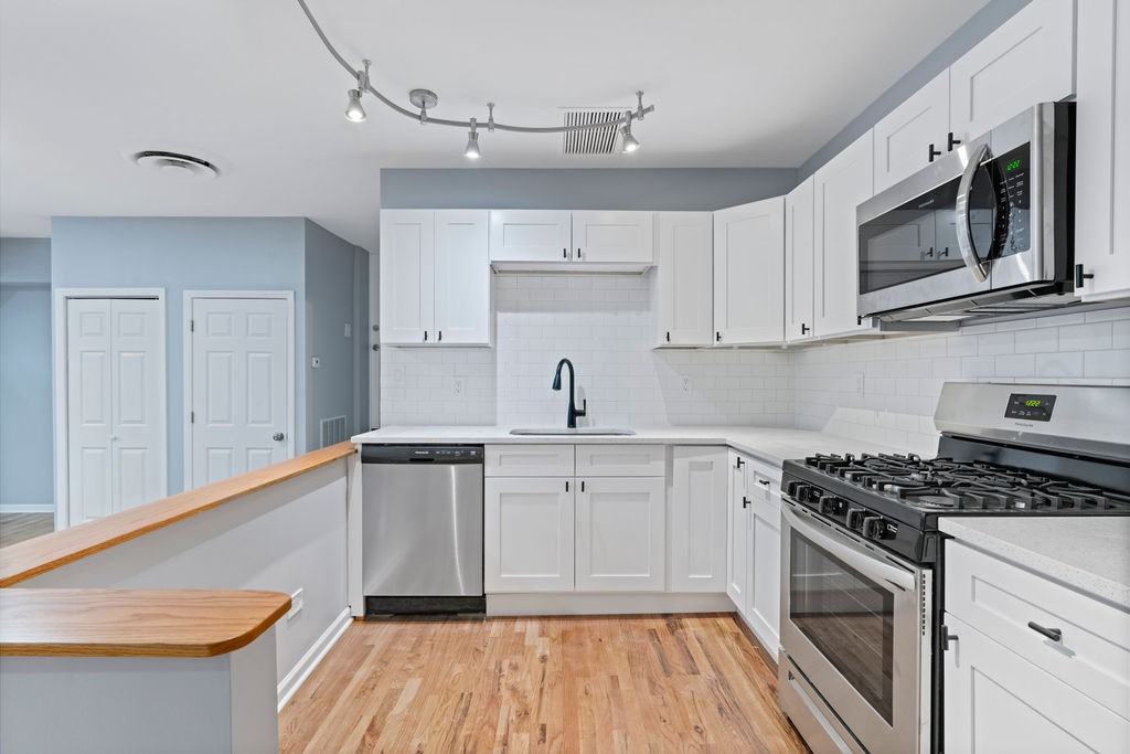 2900 North Damen Avenue #1F - Photo 3 of 20
