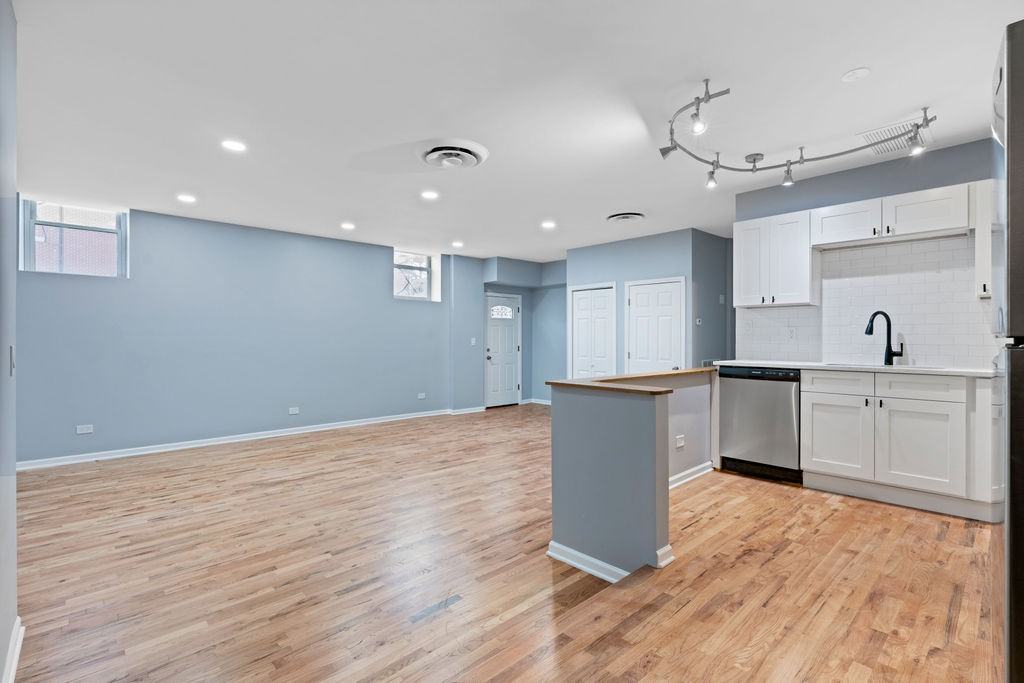 2900 North Damen Avenue #1F - Photo 6 of 20