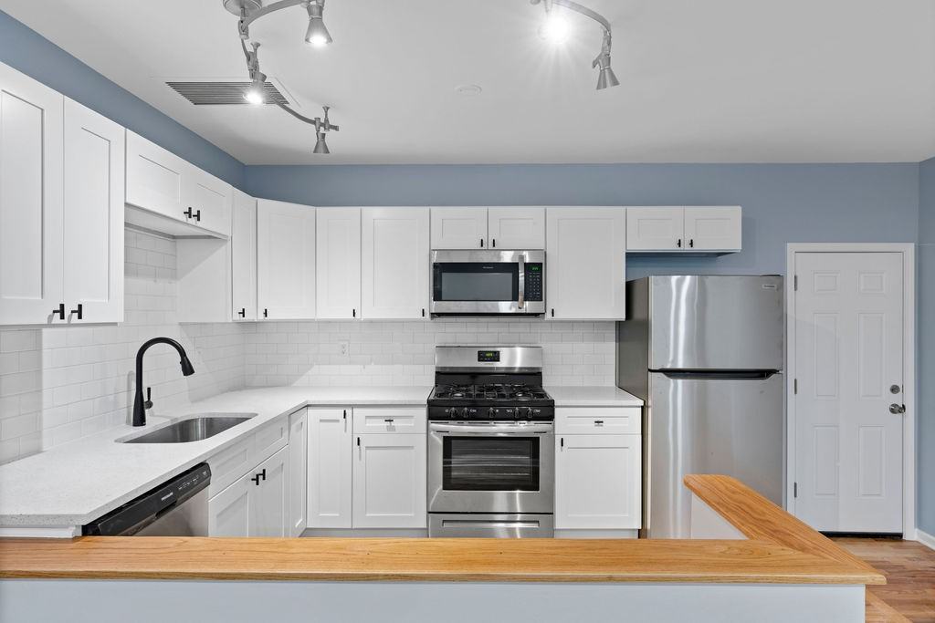 2900 North Damen Avenue #1F - Photo 2 of 20