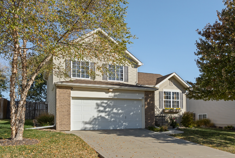 15614 Cottonwood Ave - Photo 2 of 24