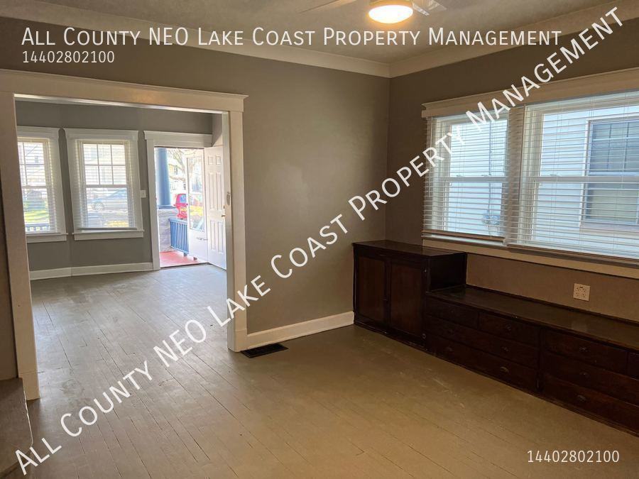 1472 Ridgewood Ave - Photo 5 of 15