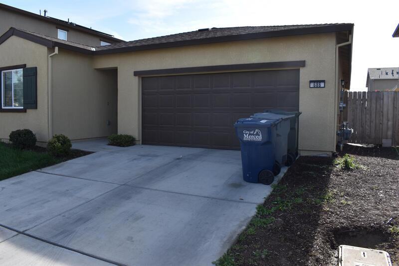 686 Phelps Dr - Photo 2 of 31