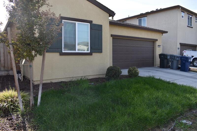 686 Phelps Dr - Photo 3 of 31