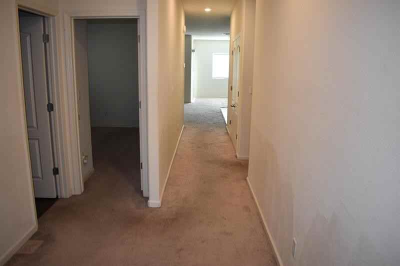686 Phelps Dr - Photo 5 of 31