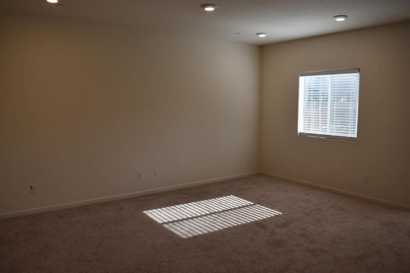 686 Phelps Dr - Photo 6 of 31
