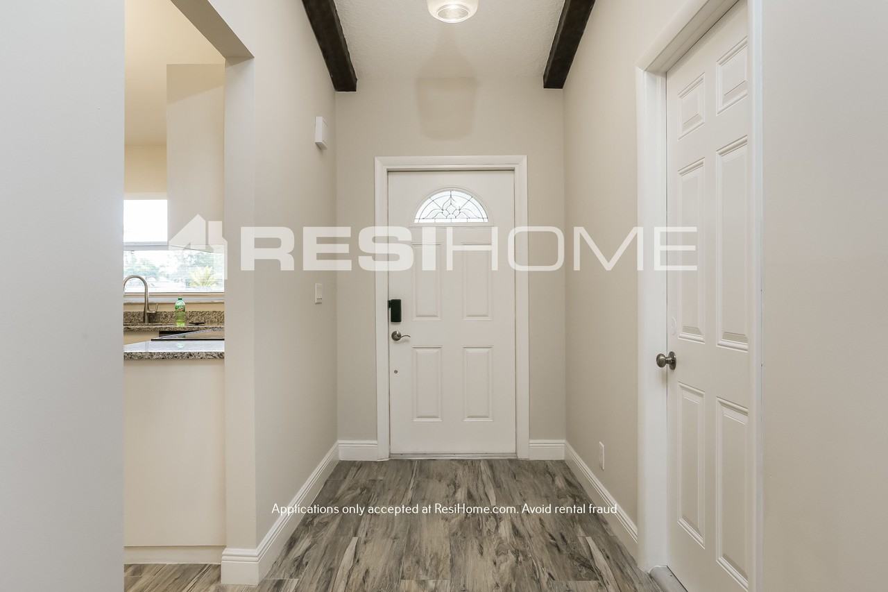 1343 Pinetta Cir - Photo 3 of 23