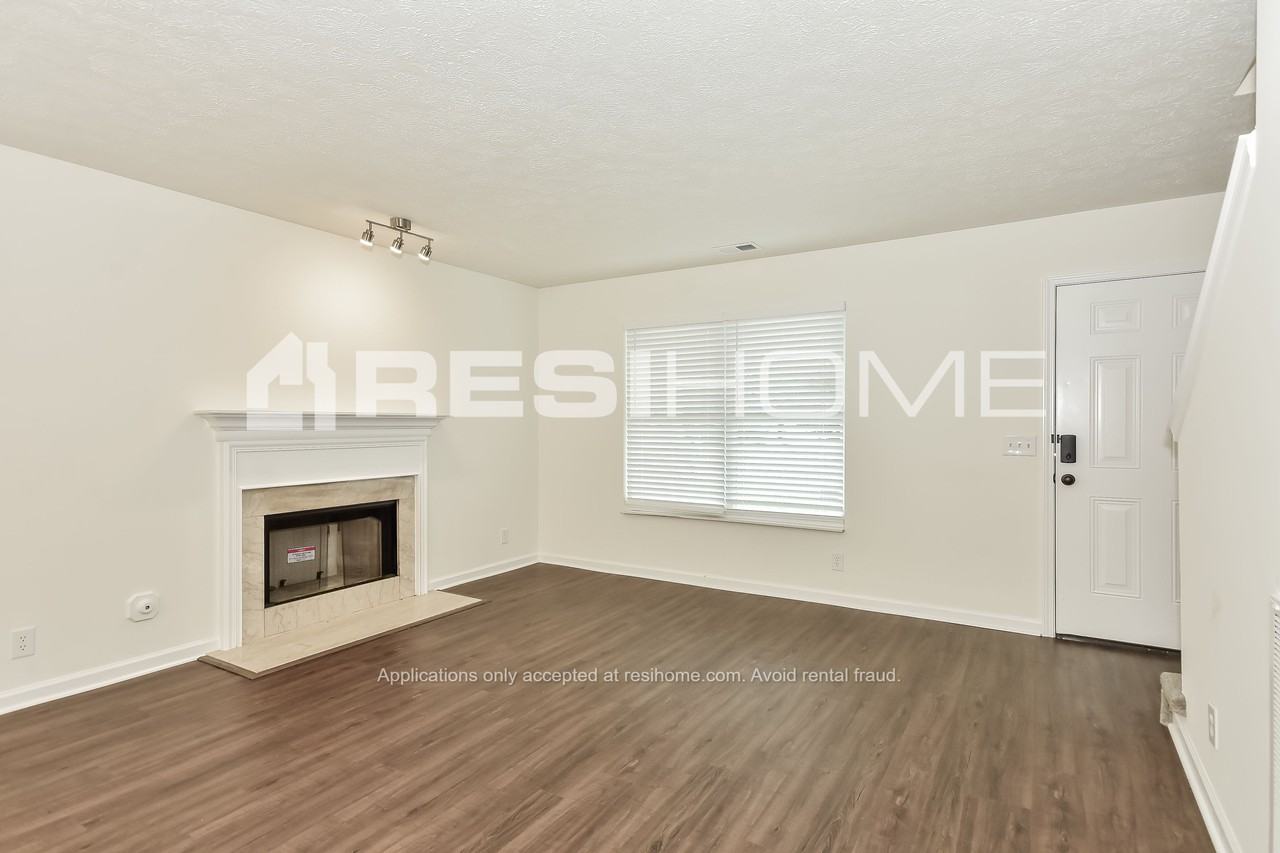 2912 Summer Hollow Ct - Photo 3 of 26