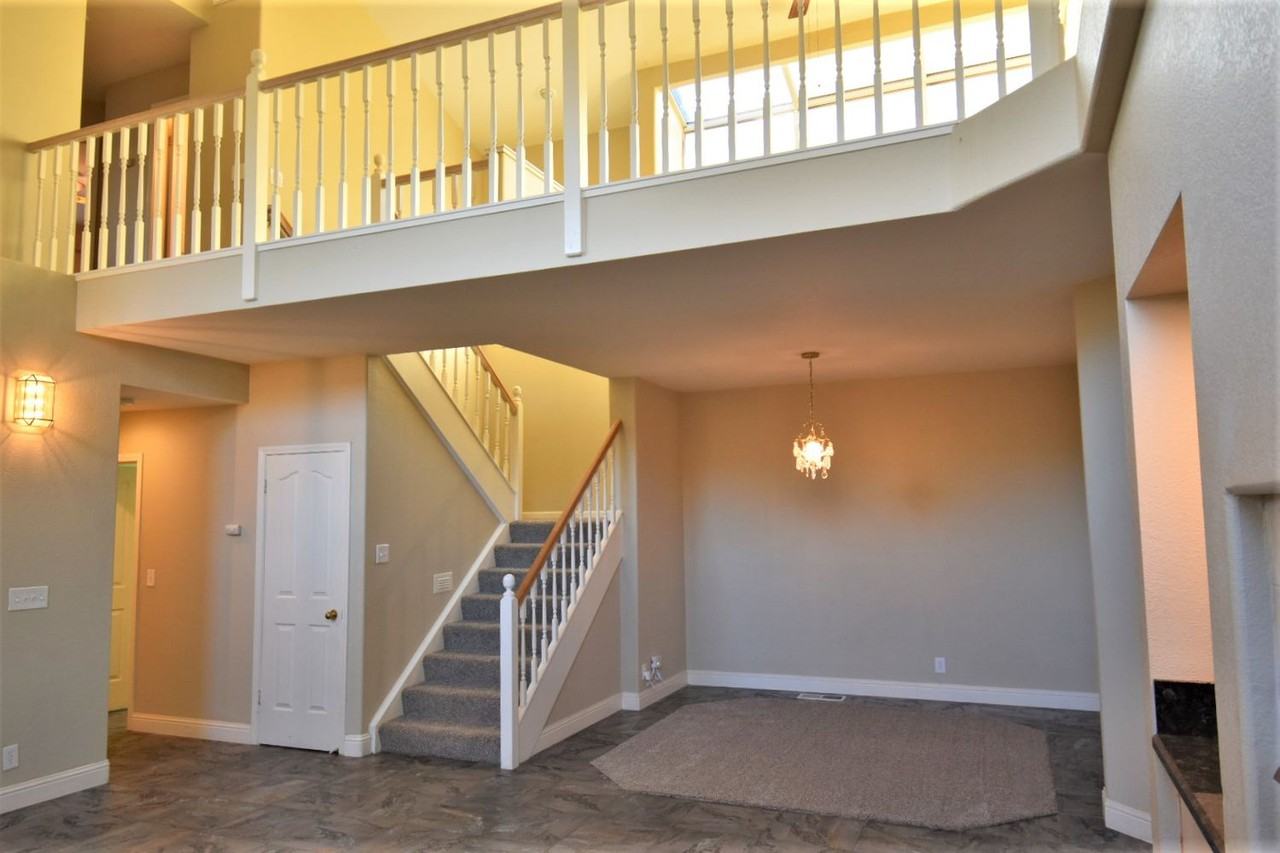 2464 Wayfarer Ct - Photo 2 of 17