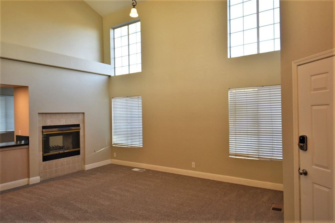 2464 Wayfarer Ct - Photo 3 of 17