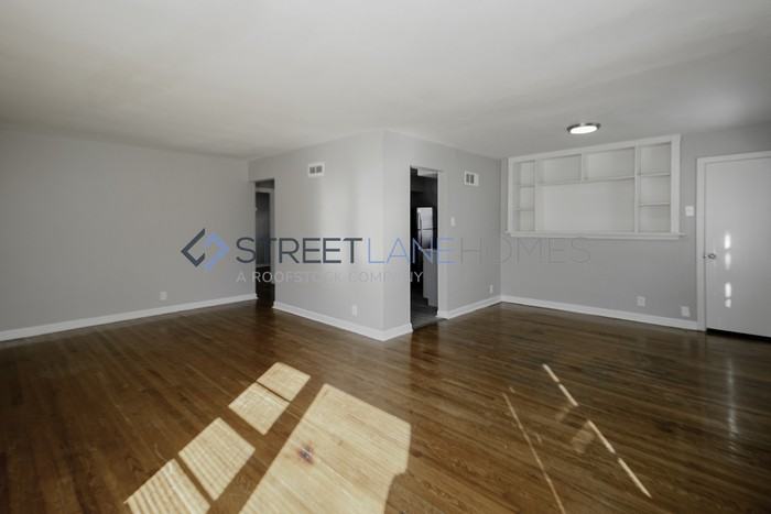 4607 Fletcher St - Photo 3 of 12