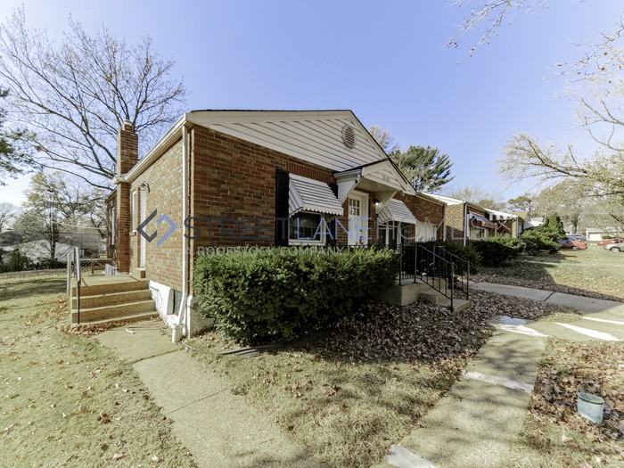 9145 Frederick St - Photo 3 of 21