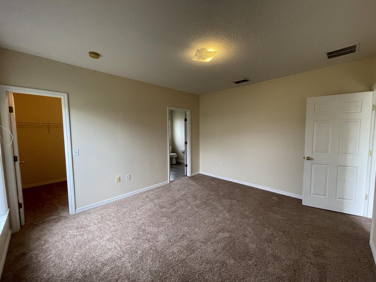 935 Cumberland Dr #1 - Photo 3 of 10