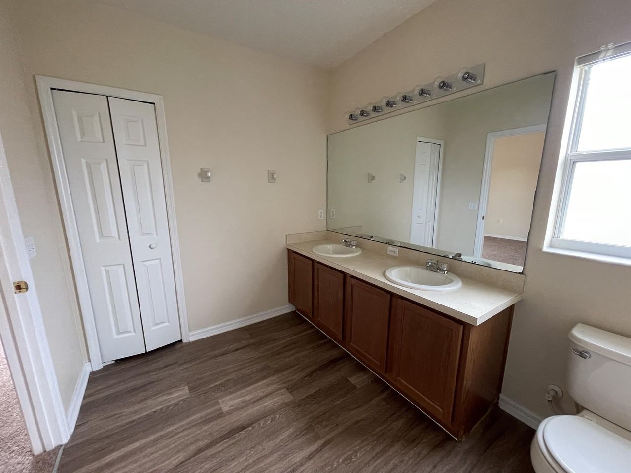 935 Cumberland Dr #1 - Photo 4 of 10