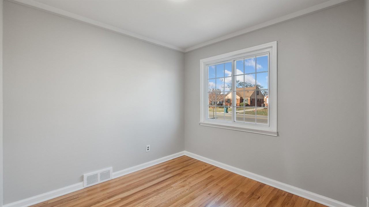 357 Emmons Blvd #1 - Photo 5 of 26