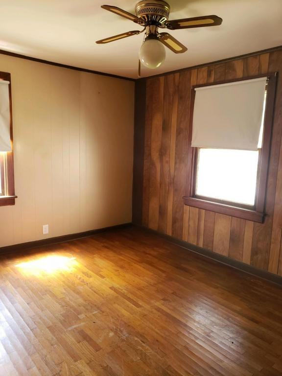 715 N Main St - Photo 2 of 7