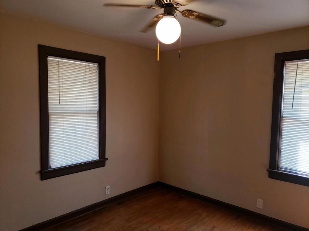 715 N Main St - Photo 3 of 7