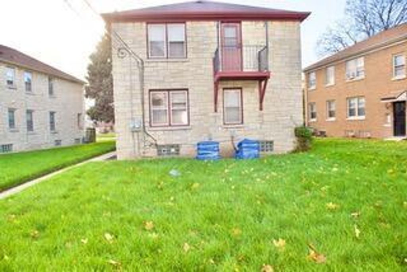 4034 N Elmhurst Rd - Photo 2 of 37