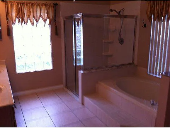 3341 Lake View Cir - Photo 3 of 4