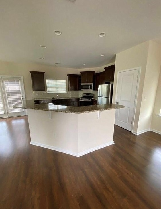 305 Castleton Cir - Photo 5 of 13