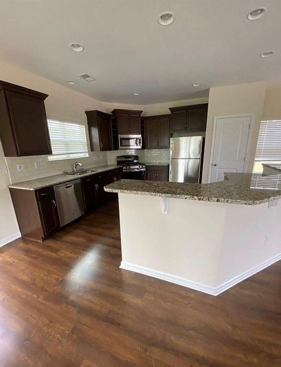 305 Castleton Cir - Photo 6 of 13