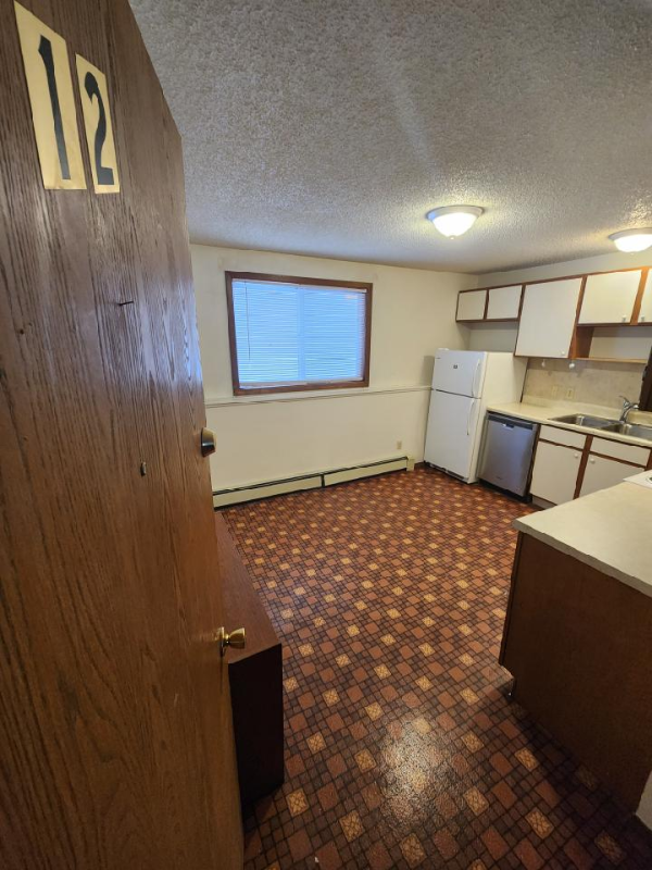 141 Miller St Ne #C12 - Photo 2 of 11