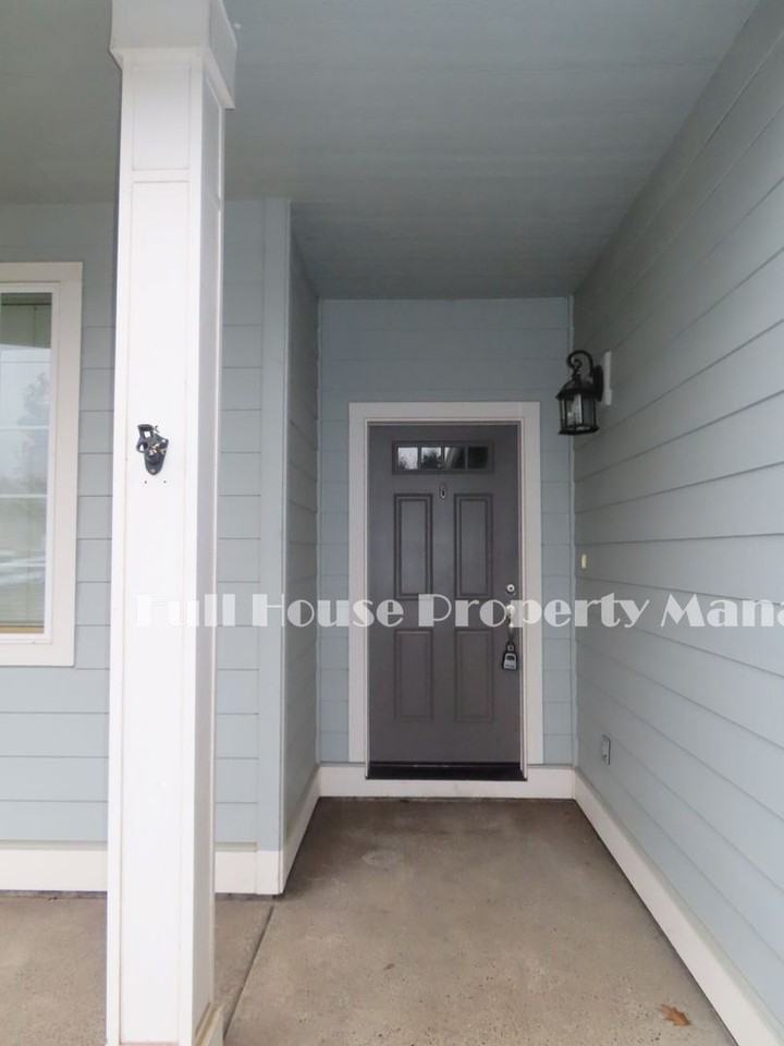 1143 Alderdale Dr - Photo 3 of 34