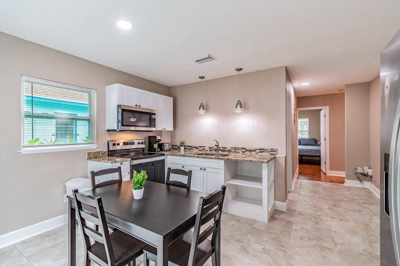 E Chelsea St - Photo 5 of 13