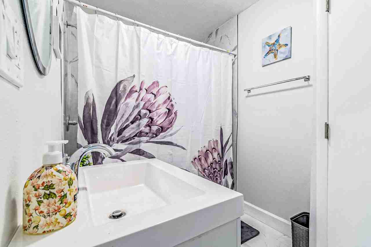 E Chelsea St - Photo 4 of 13