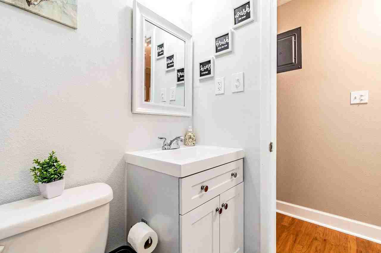 E Chelsea St - Photo 6 of 13