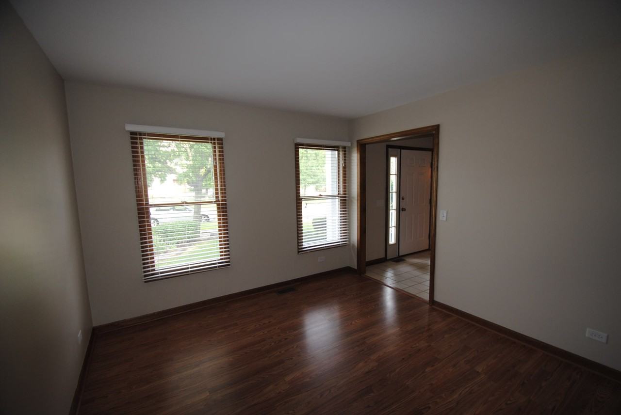 1900 Hampton Ct - Photo 2 of 10