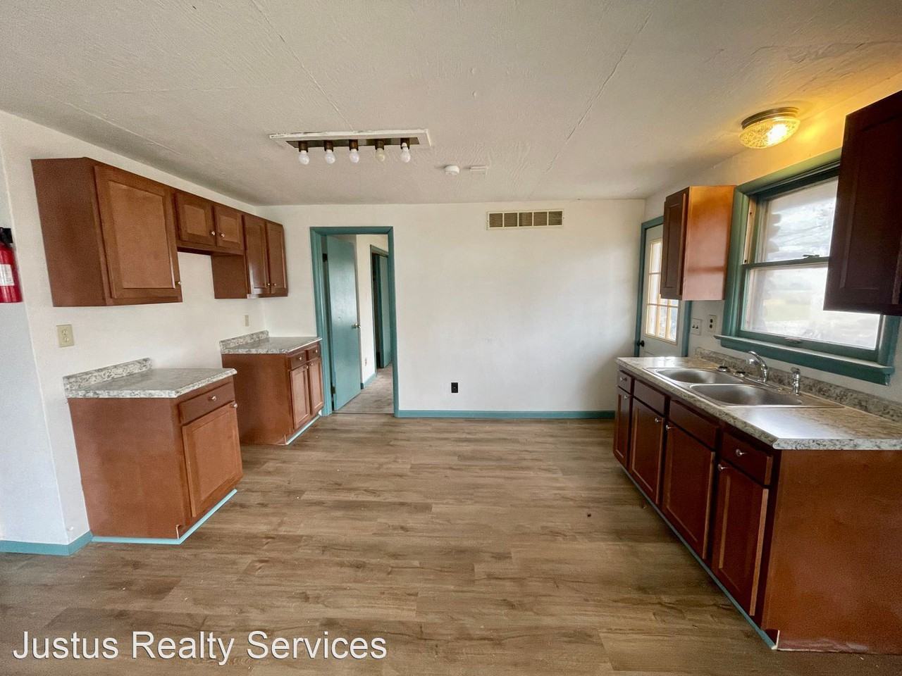 335 N Morgan - Photo 2 of 4