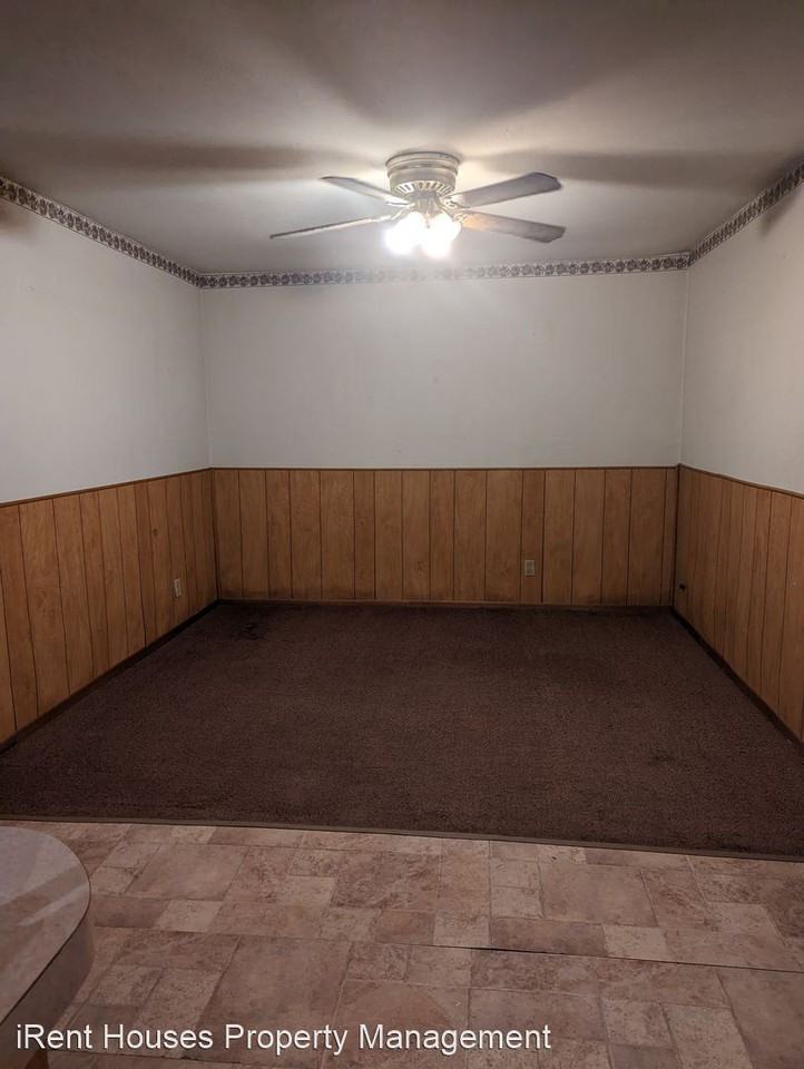 124 14th St - Photo 2 of 15